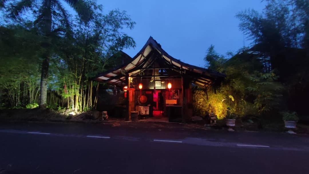The Secret Sanctuary Boutique Cottage Кучінг Екстер'єр фото